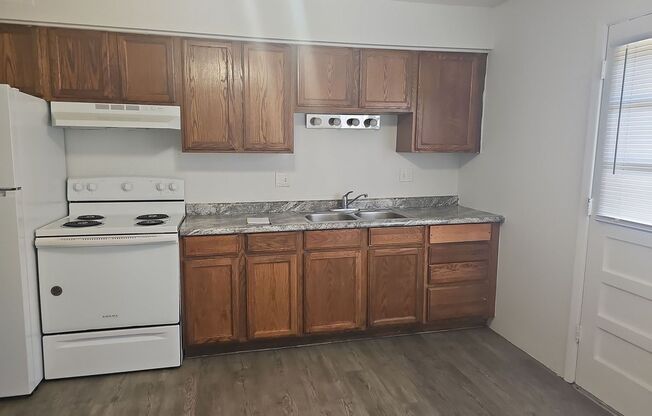 2 beds, 1.5 baths, 830 sqft, $890, Unit 3630 W4