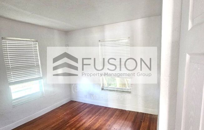 708 NE 4 ST