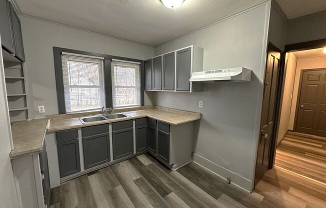 3 beds, 1 bath, $875