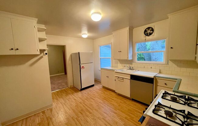 2 beds, 1 bath, $2,495