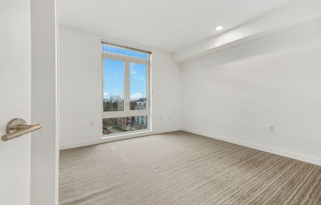 1 bed, 1 bath, 587 sqft, $1,975, Unit 703