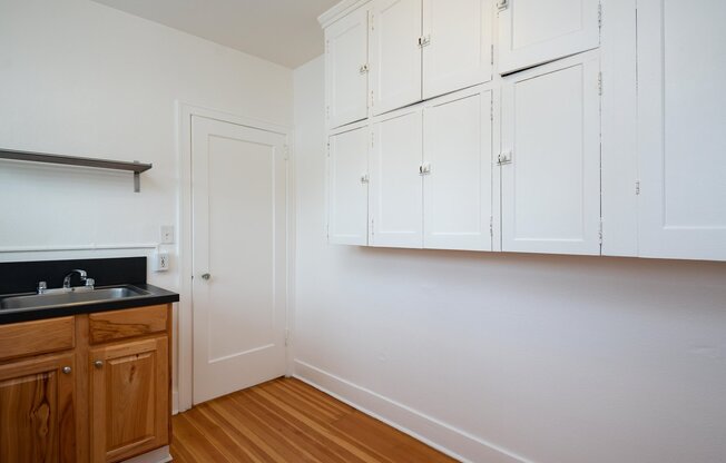 Studio, 1 bath, 459 sqft, $1,325, Unit 09