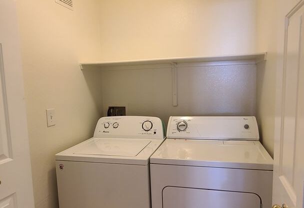 2 beds, 2 baths, $1,300, Unit # 180
