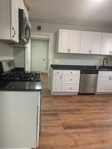 3 beds, 1 bath, 1,000 sqft, $3,300, Unit 2