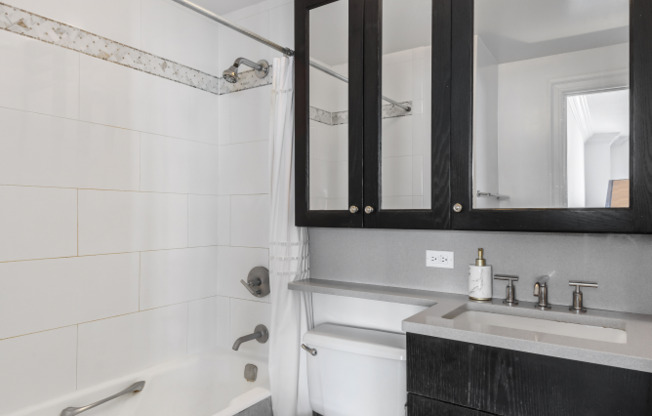 3 beds, 2 baths, 968 sqft, $8,500, Unit 32B