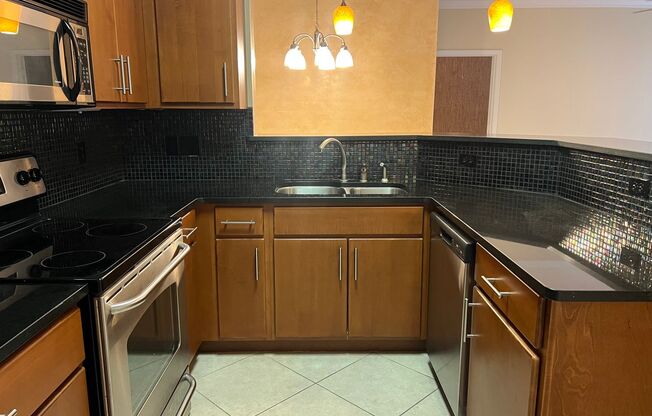 Upgraded First Floor Condo - Estate at Westbury