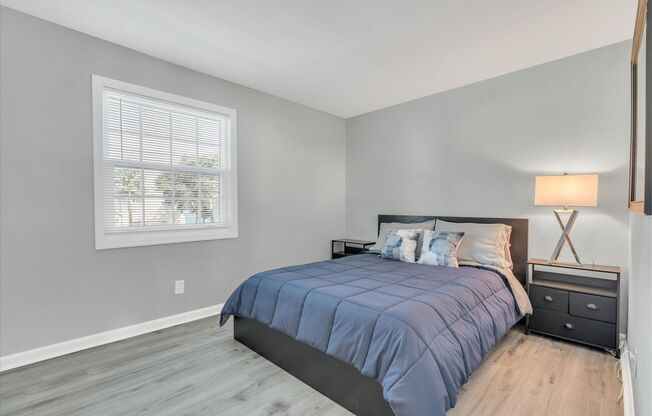 2 beds, 1 bath, $2,100