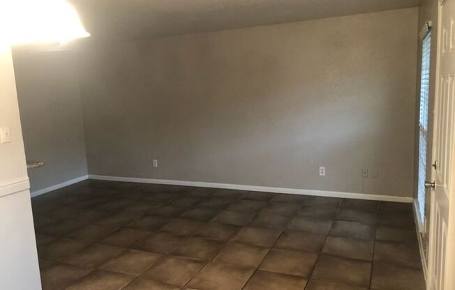 1 bed, 1 bath, 705 sqft, $900, Unit 25