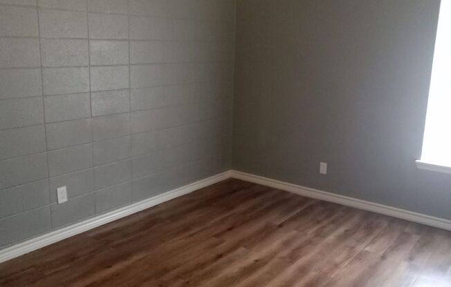 2 beds, 1 bath, 840 sqft, $975, Unit 2833 D