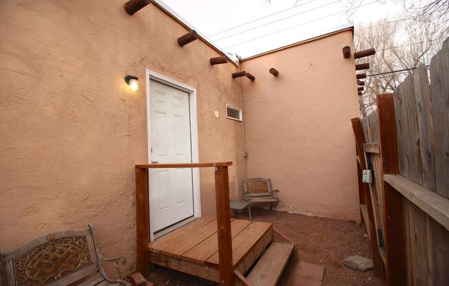 2 beds, 1 bath, $1,050, Unit 2406 W Vermijo Ave #3