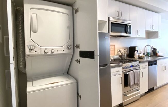 1 bed, 1 bath, $2,695, Unit The Sutherland