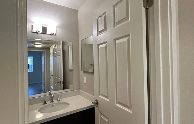 Studio, 1 bath, 451 sqft, $1,475, Unit 44