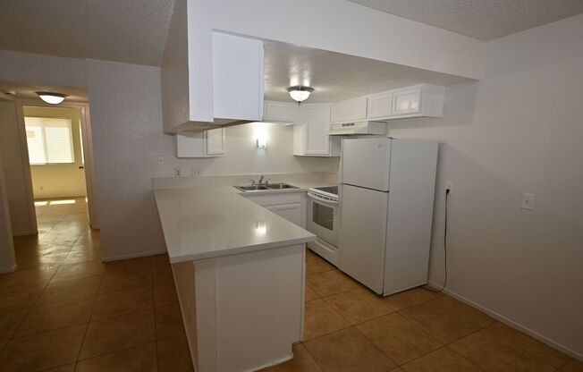 302 Eastminister -RECENTLY REMOMDELED KITCHEN - 2 BED Apartment -Downstairs -  NO PETS -