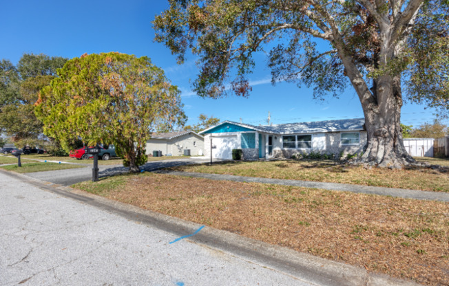 8641 LANTANA DR