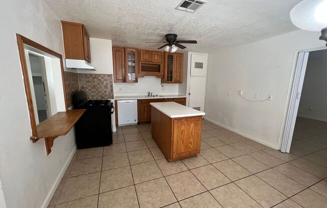 5 beds, 2 baths, $1,500