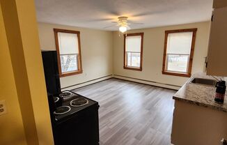 2 beds, 1 bath, $1,700, Unit 2R