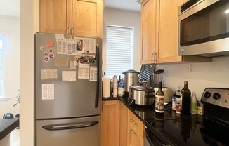 2 beds, 1 bath, $3,600, Unit 32