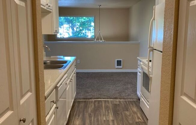 2 beds, 1 bath, 1,083 sqft, $1,850