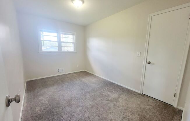 3 beds, 1 bath, 1,050 sqft, $1,995