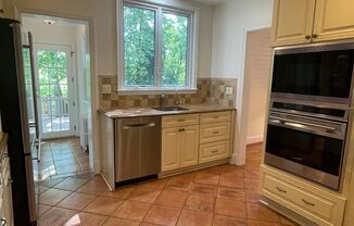 4 beds, 2.5 baths, $5,750