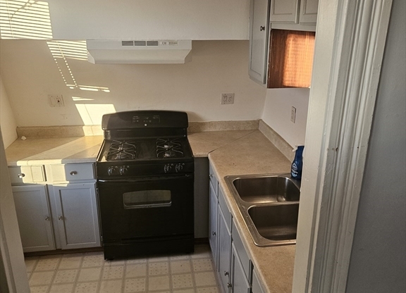 2 beds, 1 bath, 1,000 sqft, $1,600, Unit 3