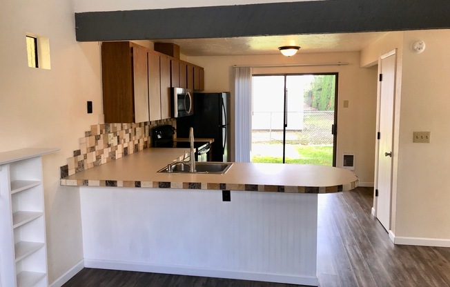 2 beds, 1 bath, 820 sqft, $1,525, Unit 1647A