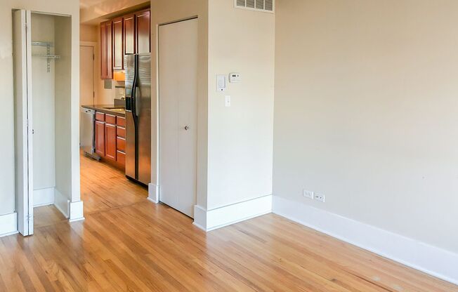 1 bed, 1 bath, 553 sqft, $2,175, Unit 3453-3