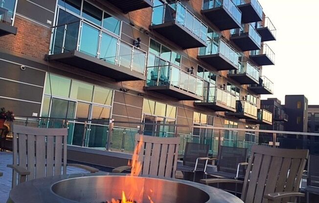 1 bed, 1 bath, 902 sqft, $1,875, Unit 505