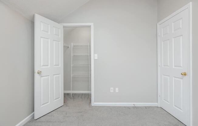 2 beds, 2 baths, 970 sqft, $1,350