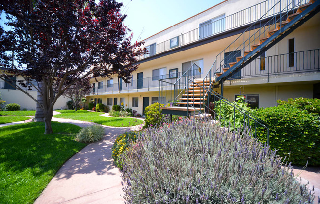 Ocean View Townhomes courtyard