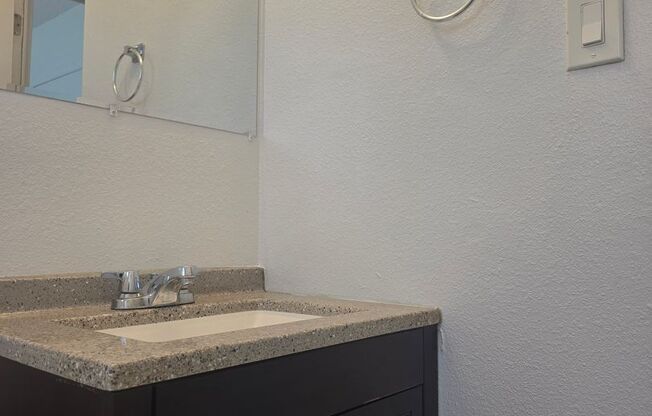 MOVE-IN SPECIAL - 2 Bedroom, 1 Bath in Tempe! Private Backyard! Close to ASU!