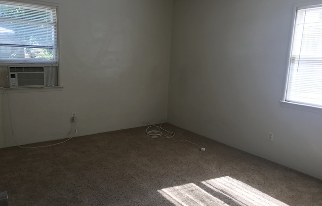 2 beds, 1 bath, $1,595