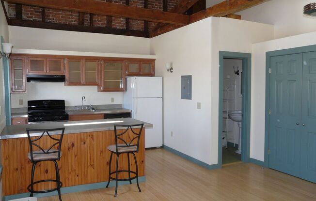Studio, 1 bath, 515 sqft, $1,325, Unit Apt. A - Studio