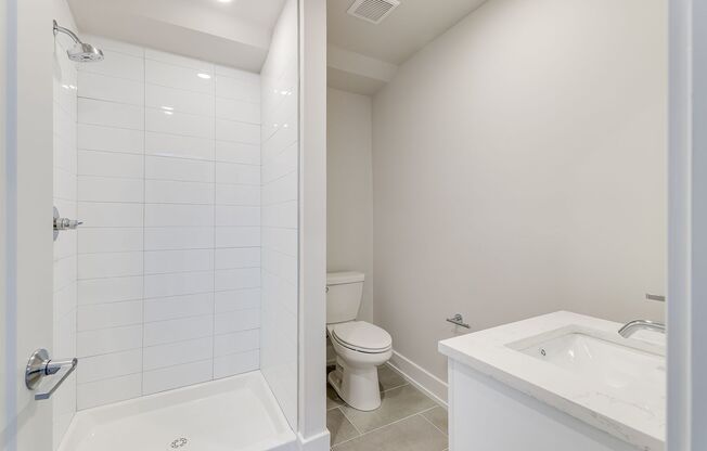 1 bed, 1 bath, 710 sqft, $1,710, Unit B202