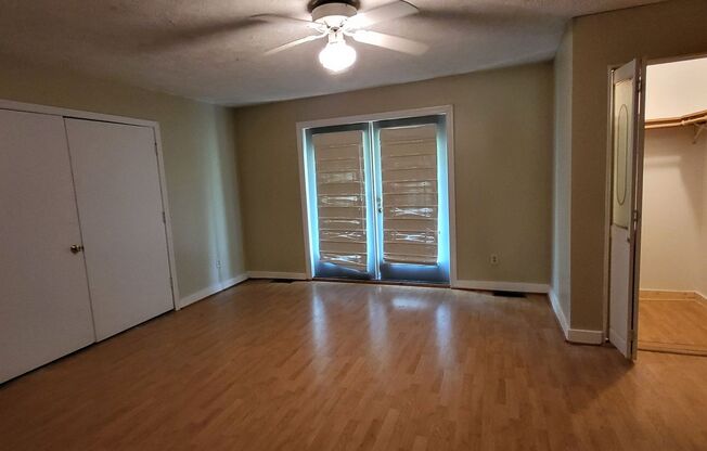 3 beds, 2 baths, $1,550