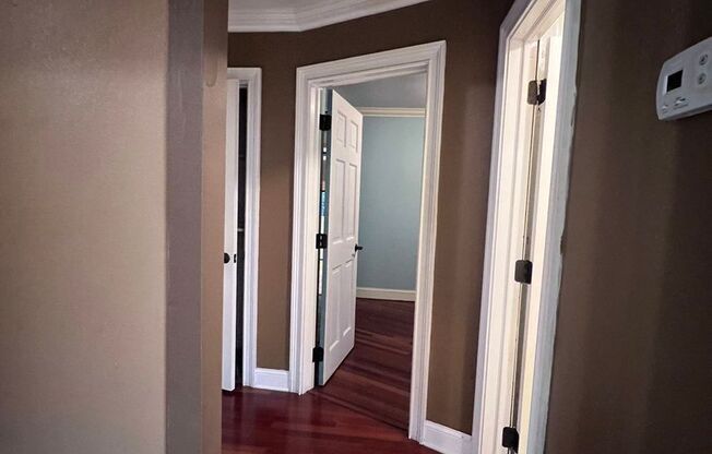nice house with 2 sitting area and fenced patio