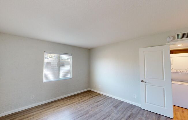 2 beds, 1 bath, 900 sqft, $1,390, Unit 25