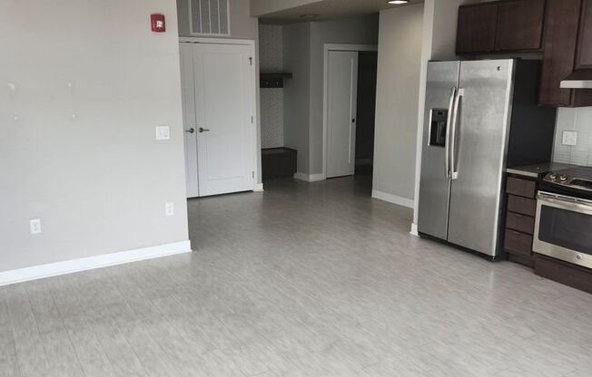 Studio, 1 bath, 460 sqft, $1,100, Unit 401