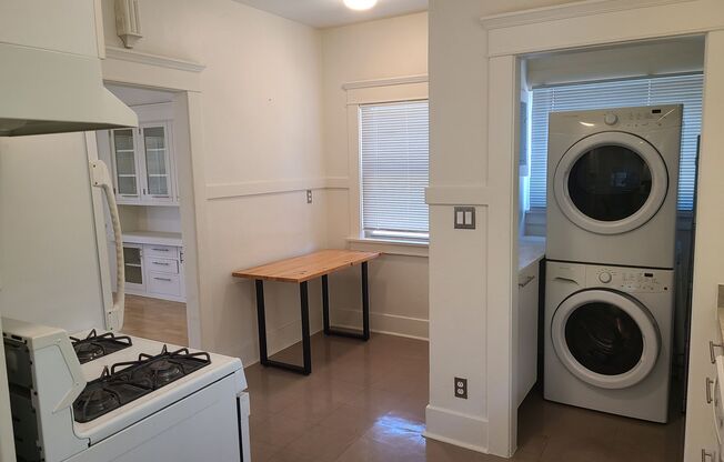 2 beds, 1 bath, $1,800, Unit 2