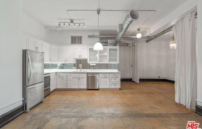 Studio, 1 bath, 790 sqft, $2,200, Unit 204