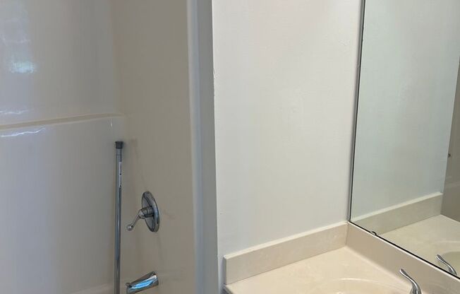1 bed, 1 bath, 600 sqft, $920, Unit 1901 2C