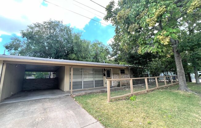 Quaint 2-bedroom Duplex in Rosedale