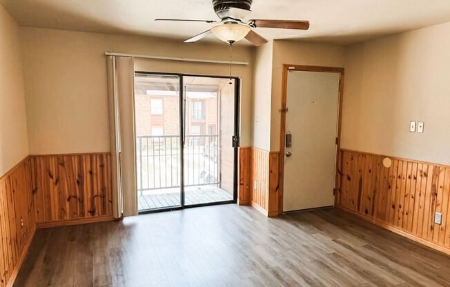 2 beds, 2 baths, $1,100, Unit APARTMENT 90