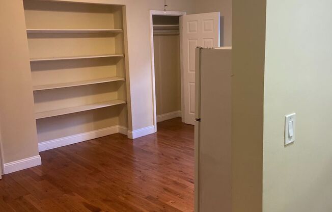Studio, 1 bath, 320 sqft, $1,550, Unit 206