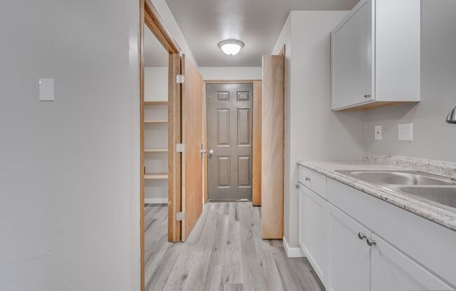 2 beds, 1 bath, 950 sqft, $1,199, Unit 2710-10