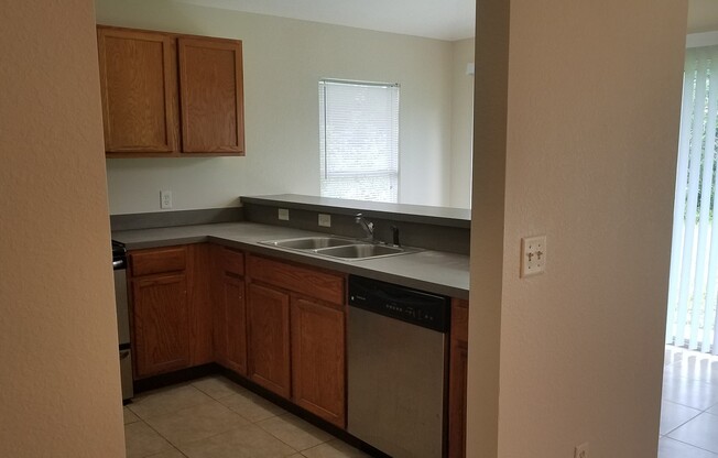 3 beds, 2 baths, 1,221 sqft, $1,700, Unit 328 Justice Ave