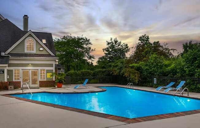 Pool at Patchen Oaks Apartments, Lexington