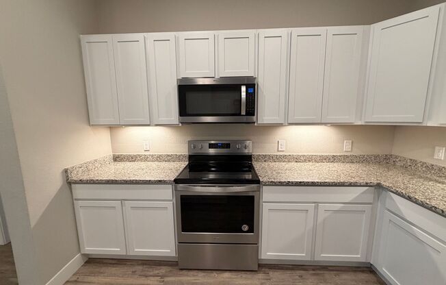 Beautifully updated 2‑bed, 2‑bath ground‑floor condo in Aurora, CO