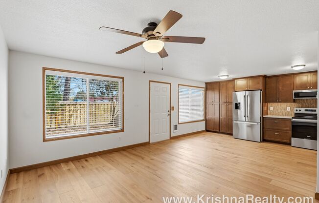 Modern 3 BD | 2.5 BA | 1,476 SF | 1-Car Garage | Solar Panels | Mountain View Community