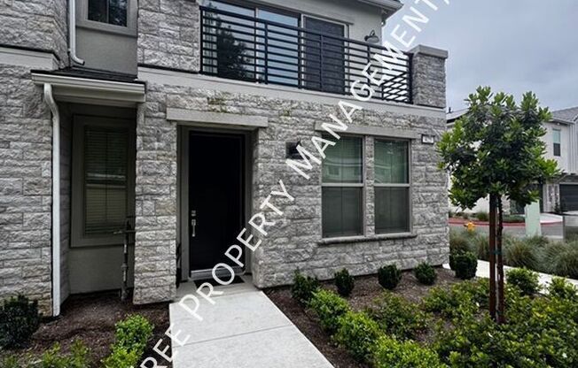 425 W BALSAM LN